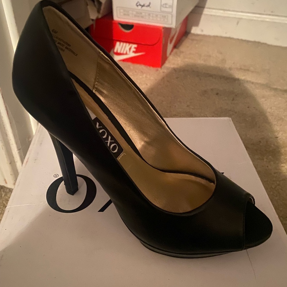 Womens size 6 peep toe high heels new